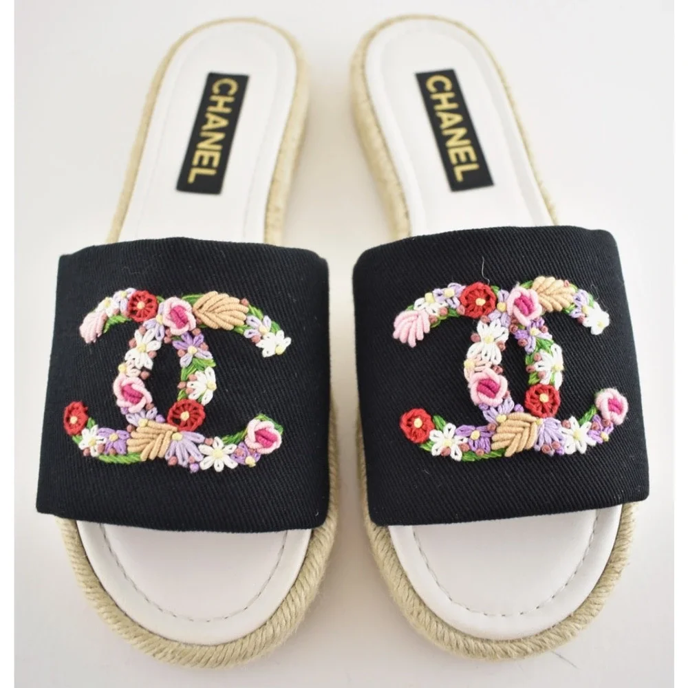 Chanel 25S Black Canvas Floral Crochet CC Logo Slide Sandal Espadrille Flat 41